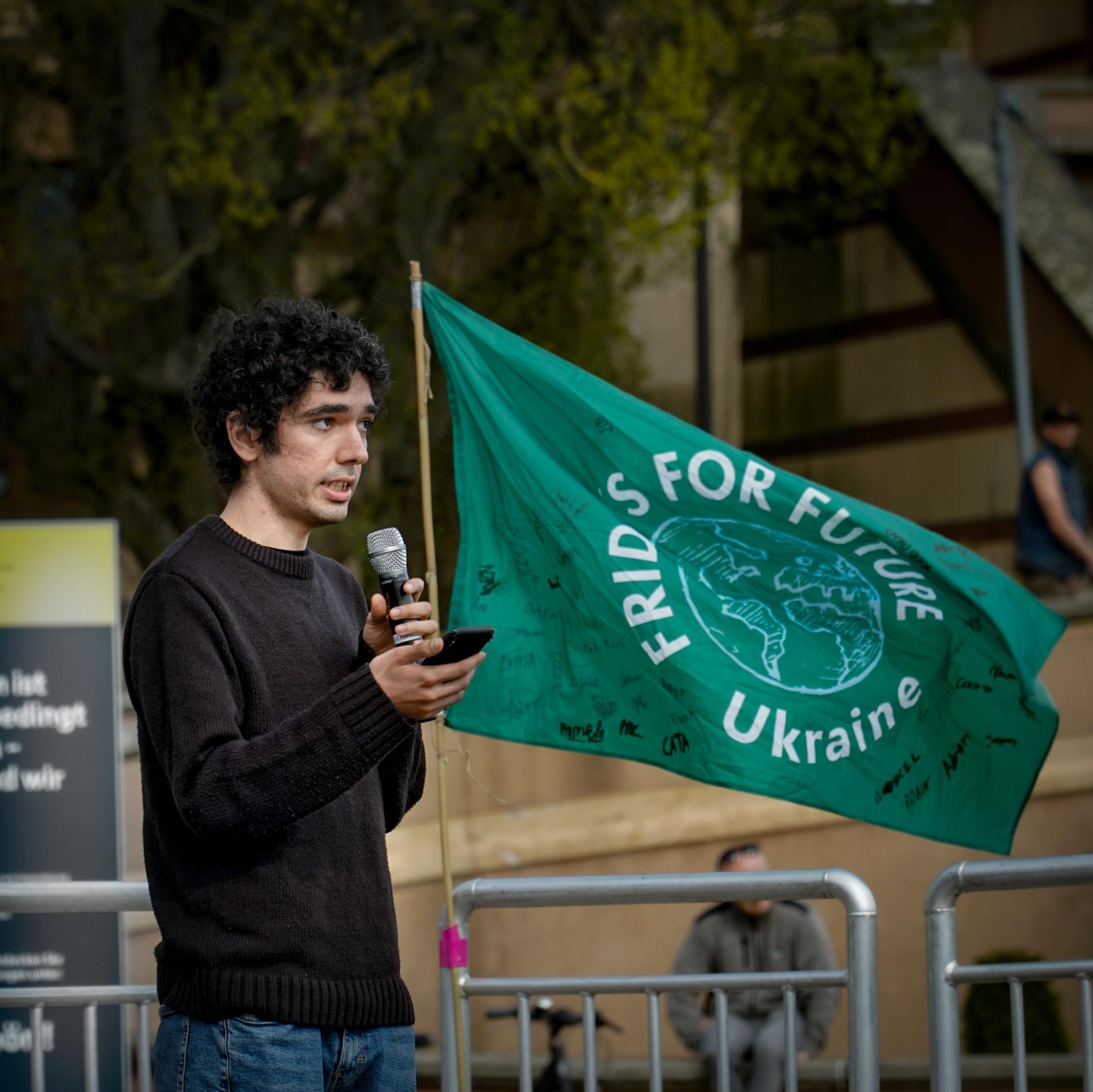Arsjak Makitjan är känd som Rysslands enda klimatstrejkare.