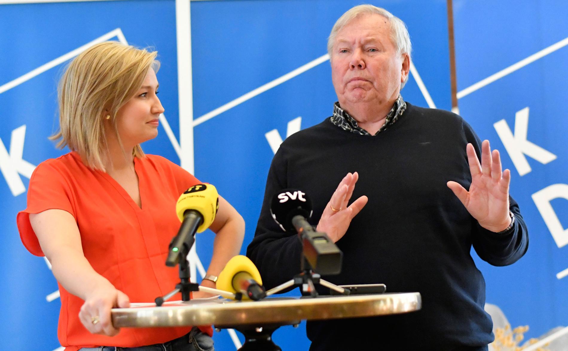 KD:s Ebba Busch Thor på valturné med Bert Karlsson.