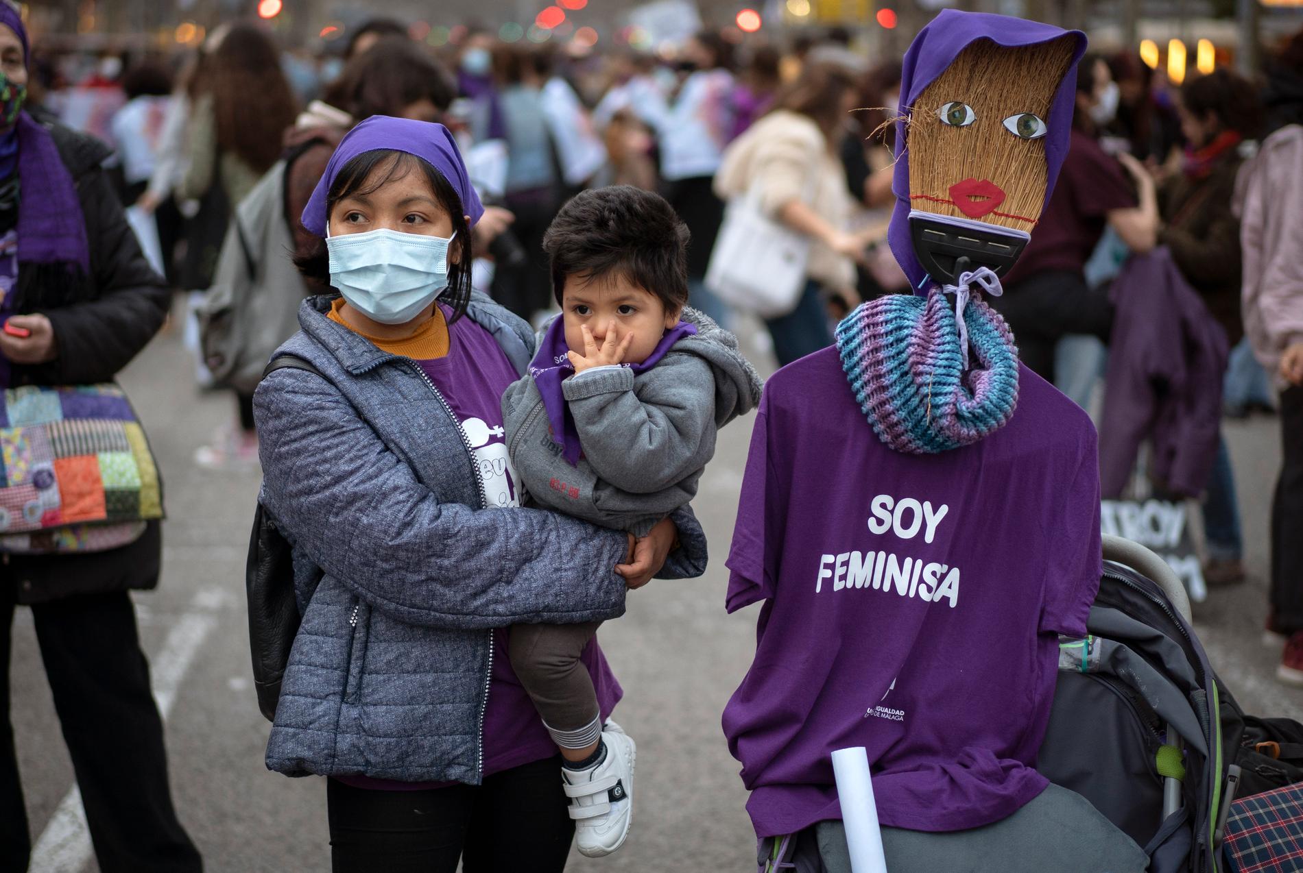 Deltagare i internationella kvinnodagens manifestation i Barcelona.