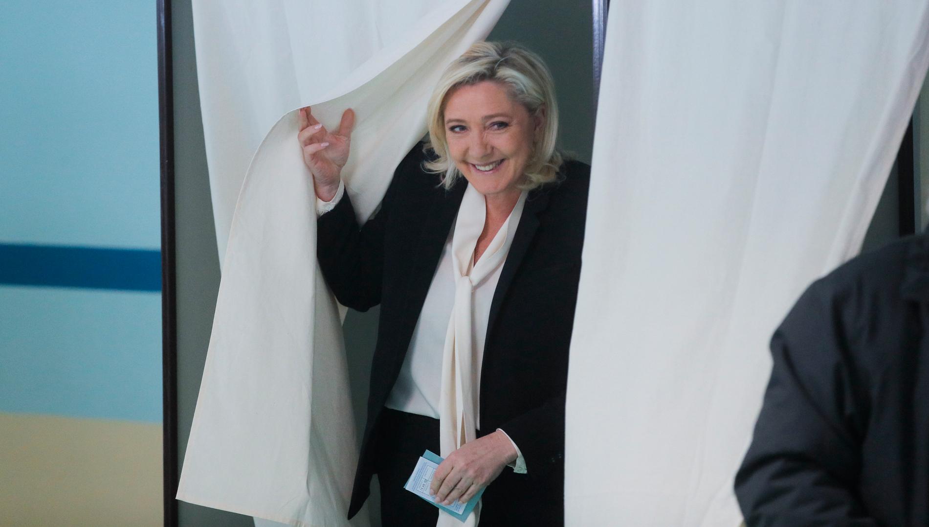 Högerpopulisten Marine Le Pen kan överraska i kväll.