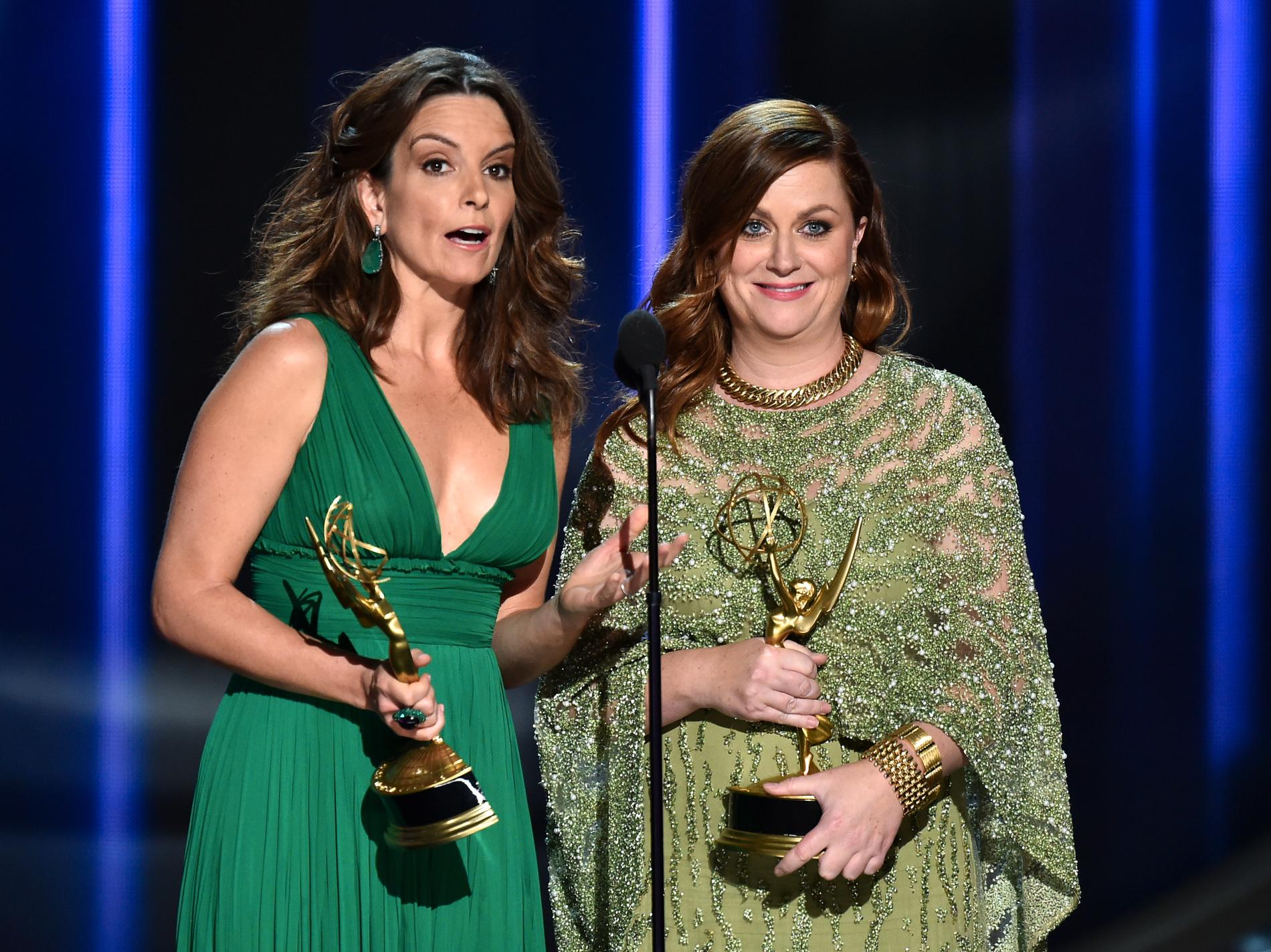 Tina Fey och Amy Poehler är värdar för Golden Globe-galan.