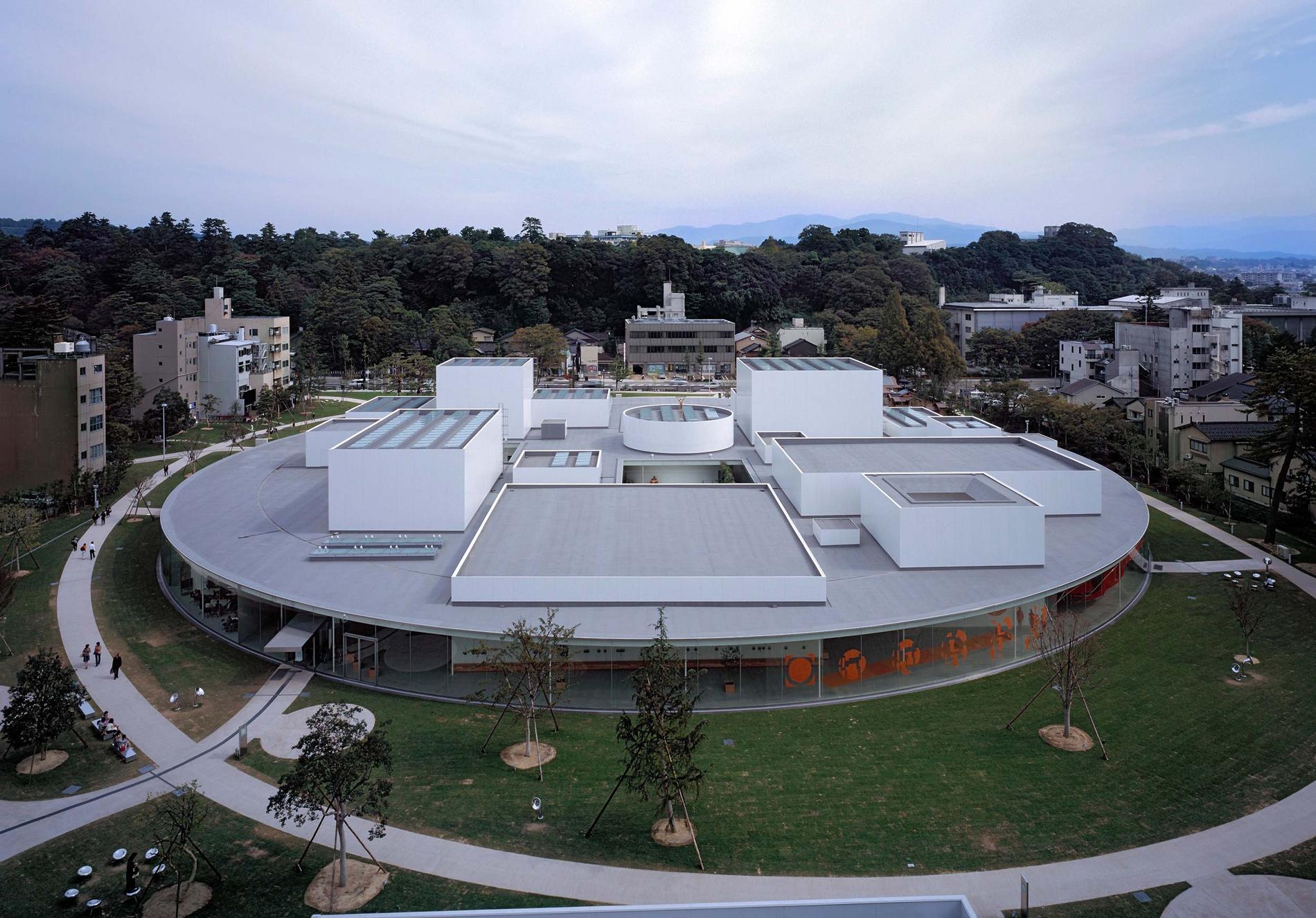 Poolen finns på 21st Century Museum of Contemporary Art i Kanazawa, Japan.