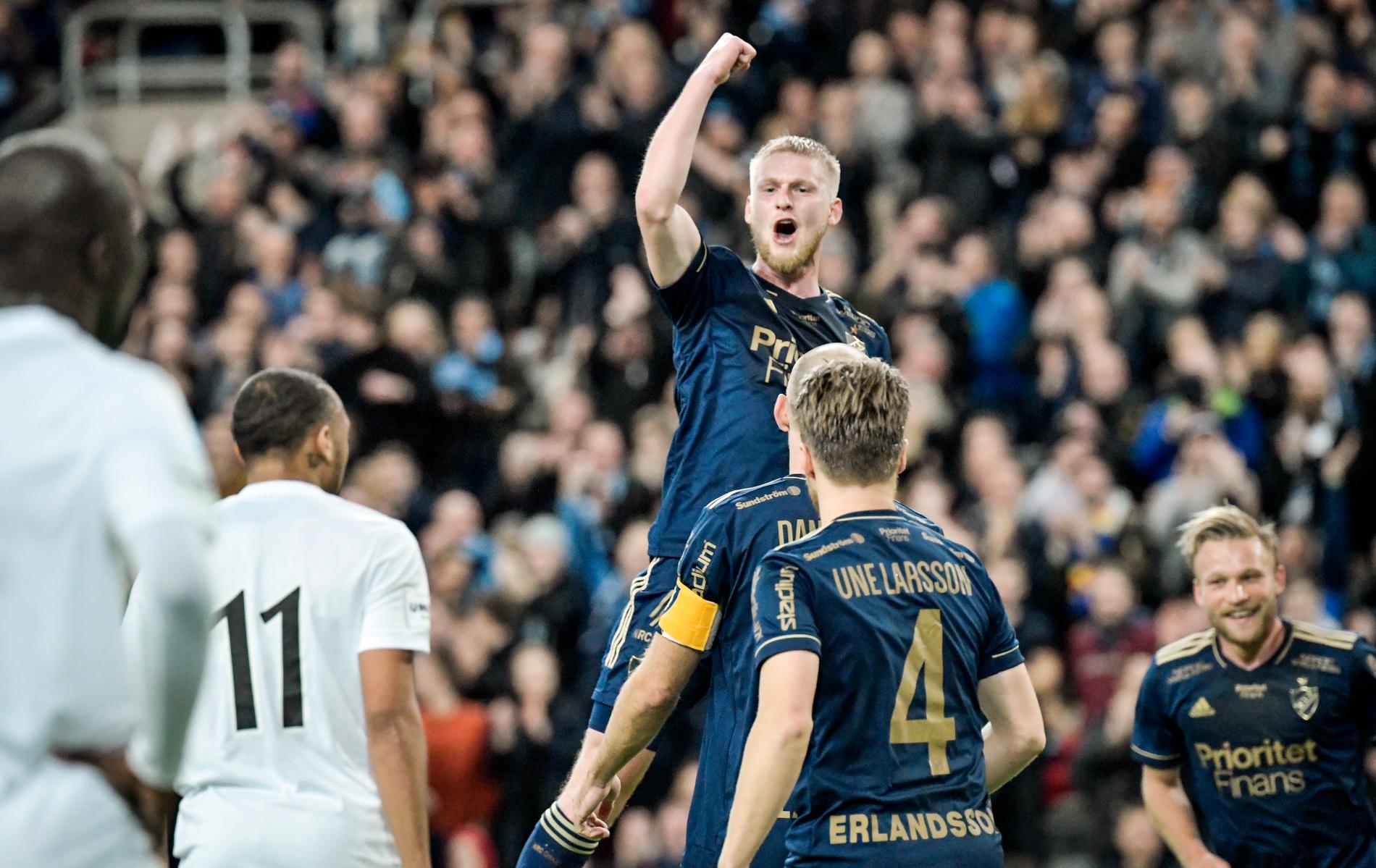 Anfallsstjärnan Kalle Holmberg har lämnat IFK Norrköping för mästarlaget Djurgården. Här firar han ett mål i cupmatchen mot Dalkurd i februari. Arkivbild.