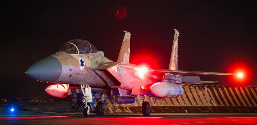 Ett israeliskt stridsflygplan återvänder efter en insats.