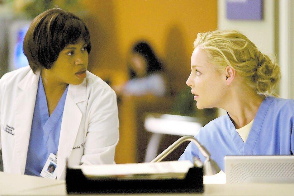 Chandra Wilson och Katherine Heigl som Miranda och Izzie i ”Grey’s anatomy”.