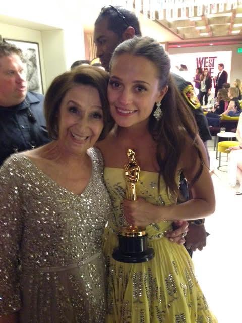 Alicia Vikander och hennes mamma Maria Fahl firade vinsten tillsammans.