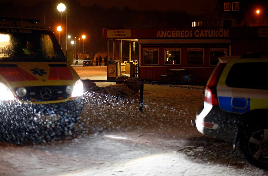 Ambulans och polis kallades till Angereds centrum då Alex Kaplan dödades 2013.