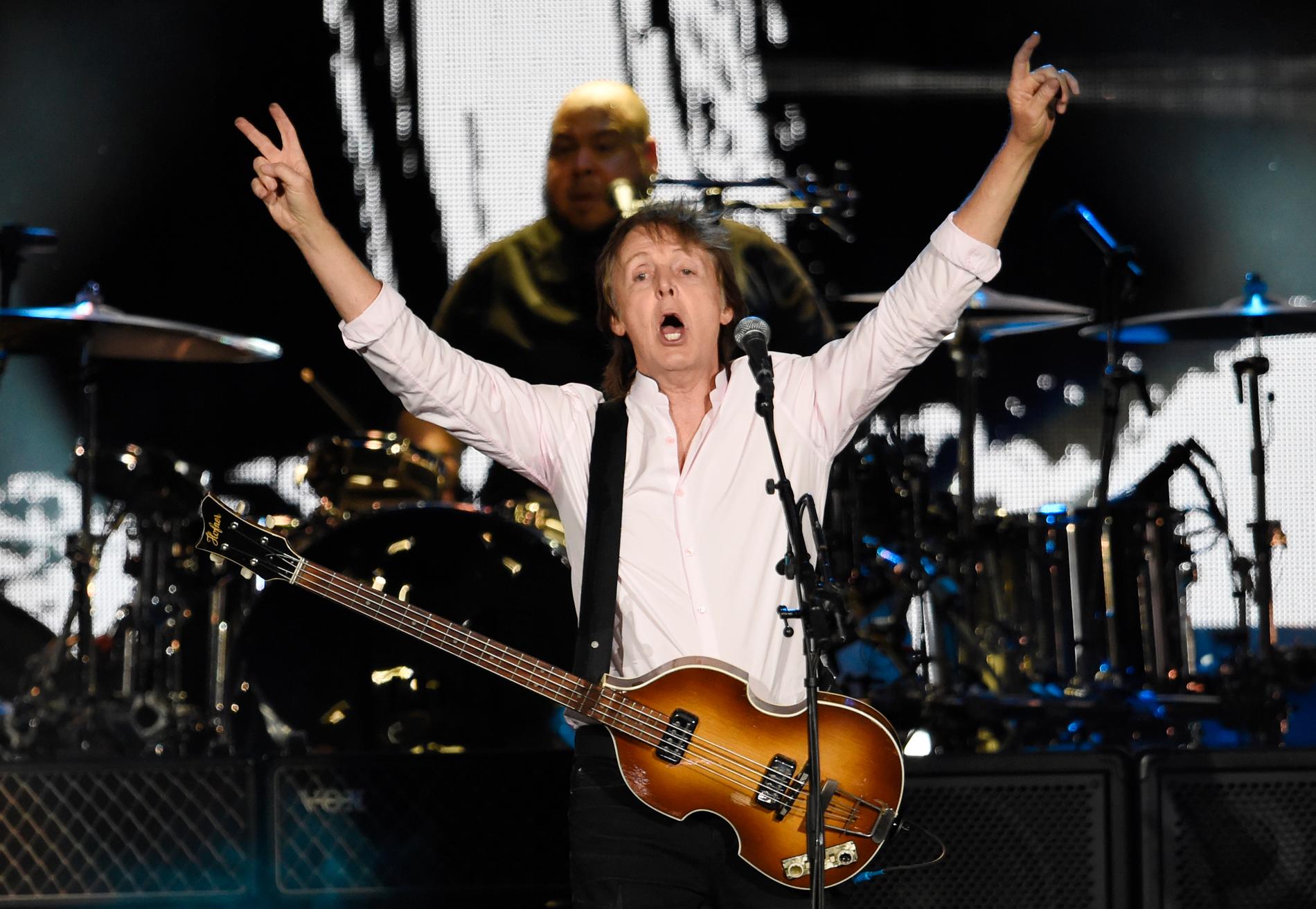 Paul McCartney under en solokonsert.