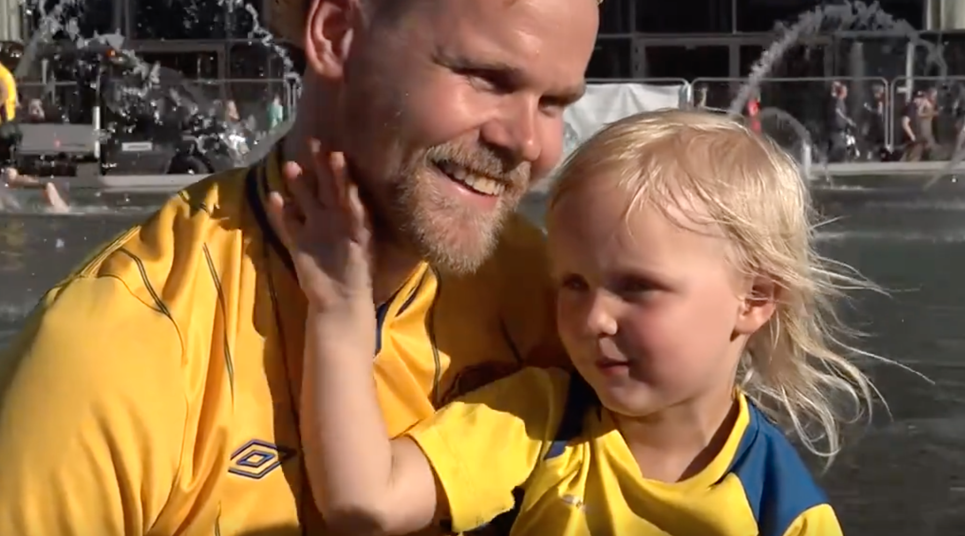 Maja Johnsson, 4, med pappa Henrik