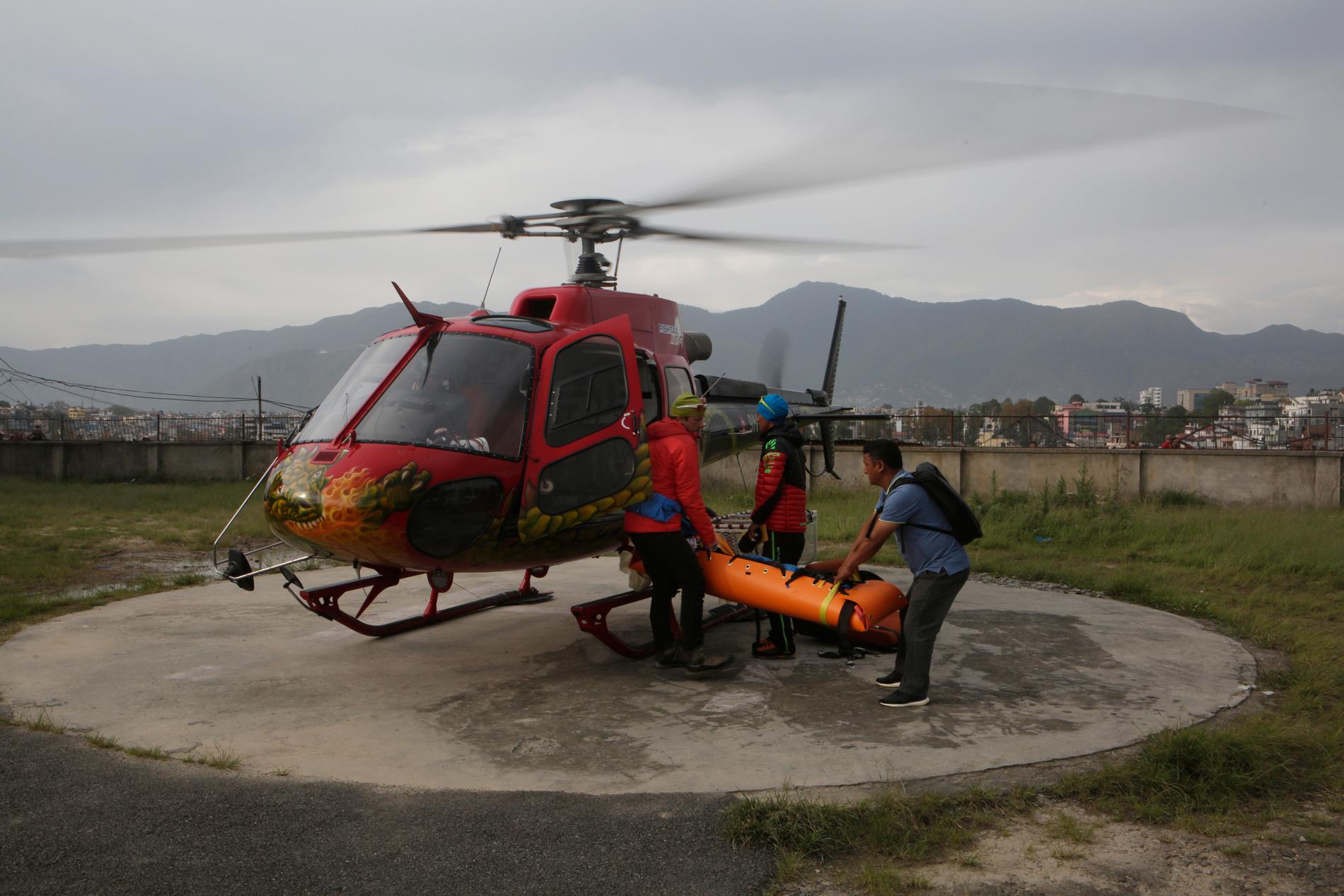 Nio klättrare har omkommit i Nepal. Bilden är från en annan olycka i Nepal under 2017. Arkivbild.