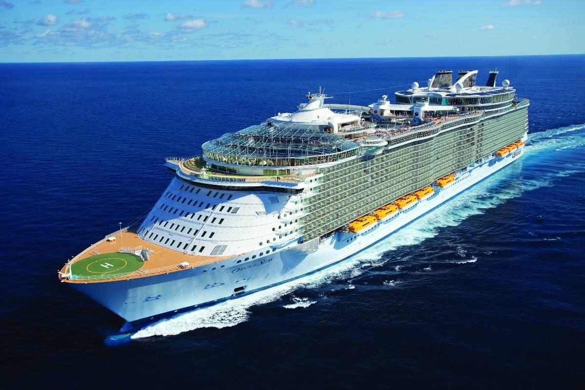 Oasis of the Seas tar över 5000 passagerare.
