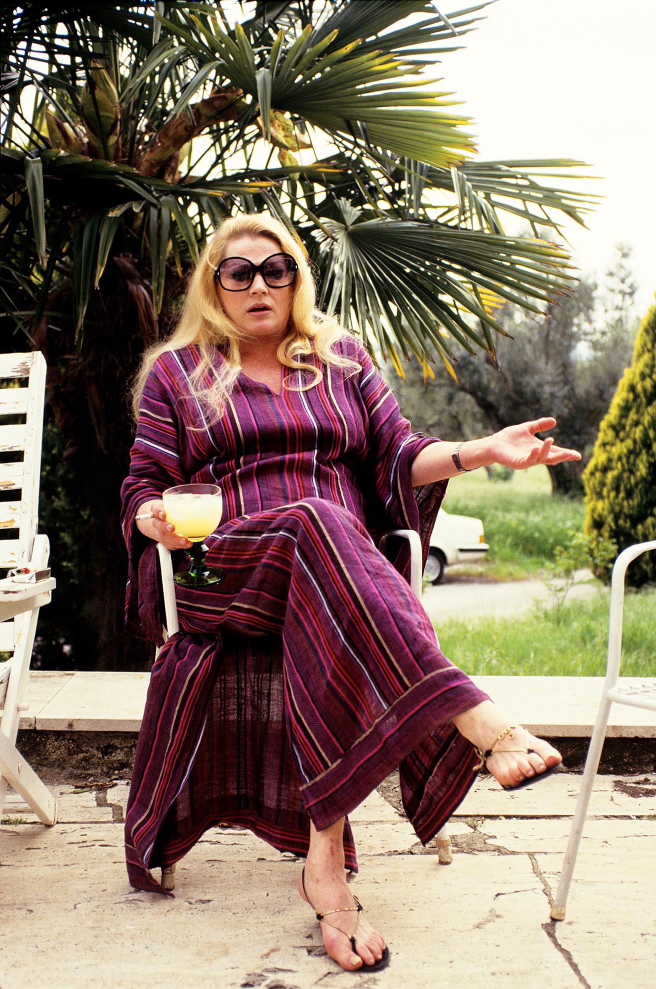 Anita Ekberg tar emot Aftonbladet i sin villa i Italien sommaren 1987.