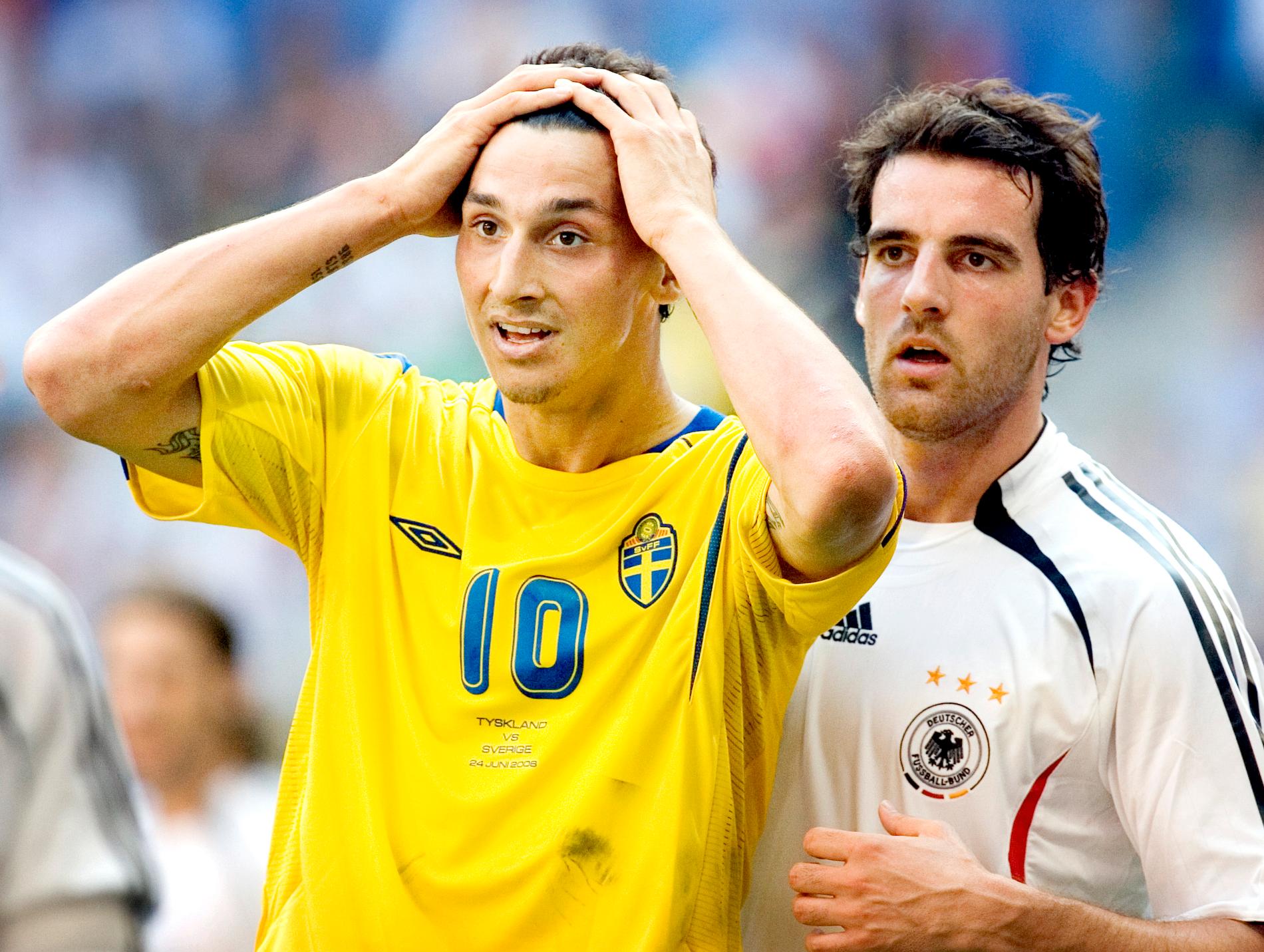 Zlatan Ibrahimovic och Christoph Metzelder under fotbolls-VM 2006.