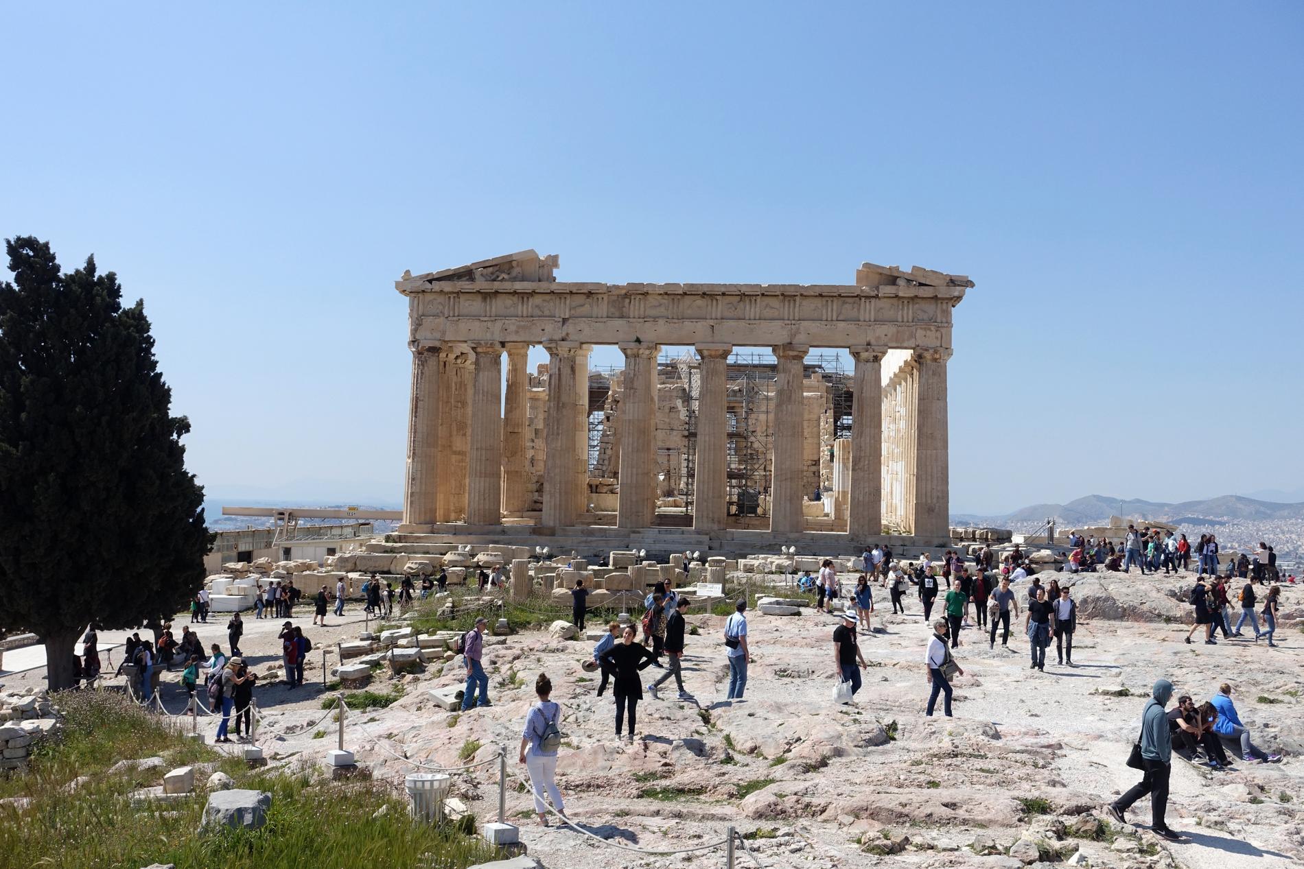 Akropolis i centrala Aten, som vår lockar miljontals turister, stänger nu eftermiddagstid till följd av värmeböljan. Arkivbild.