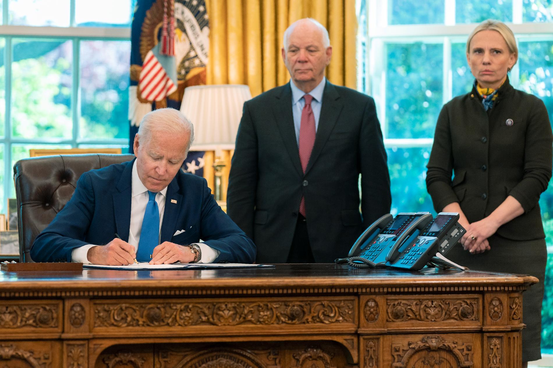 USA:s president Joe Biden skrev under förslaget i måndags.