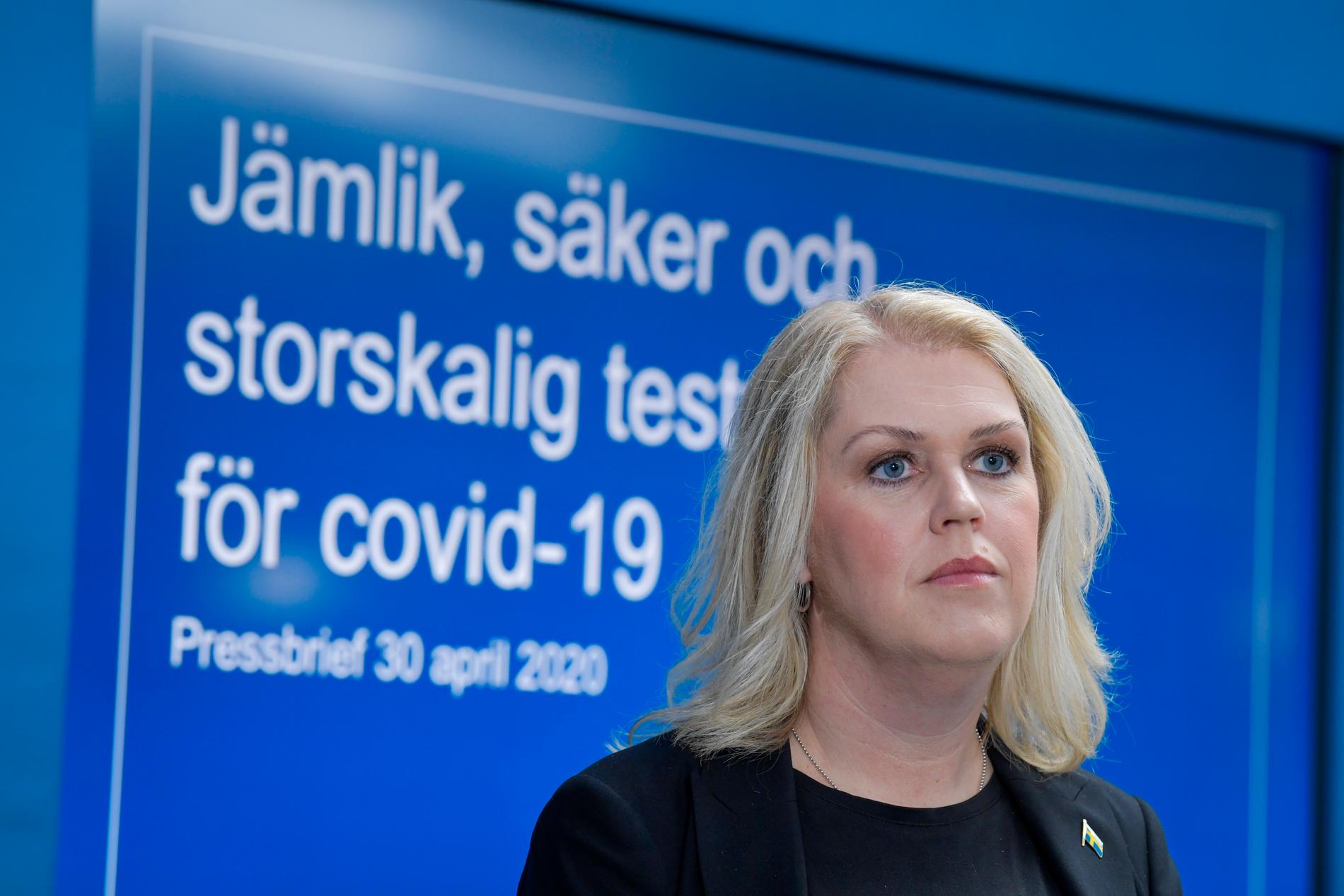 Socialminister Lena Hallengren (S) tycker inte att kommuner ska kunna belasta varandra med hemtjänst i kristider. Arkivbild.