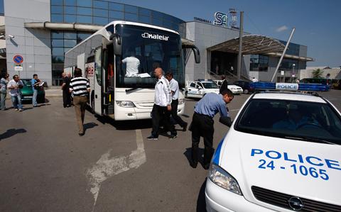 poliseskort AIK landade i eftermiddags på flygplatsen i Sofia.