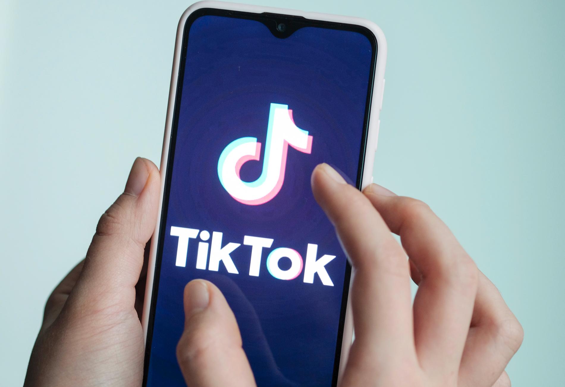Appen Tiktok har blivit omåttligt populär bland unga. 