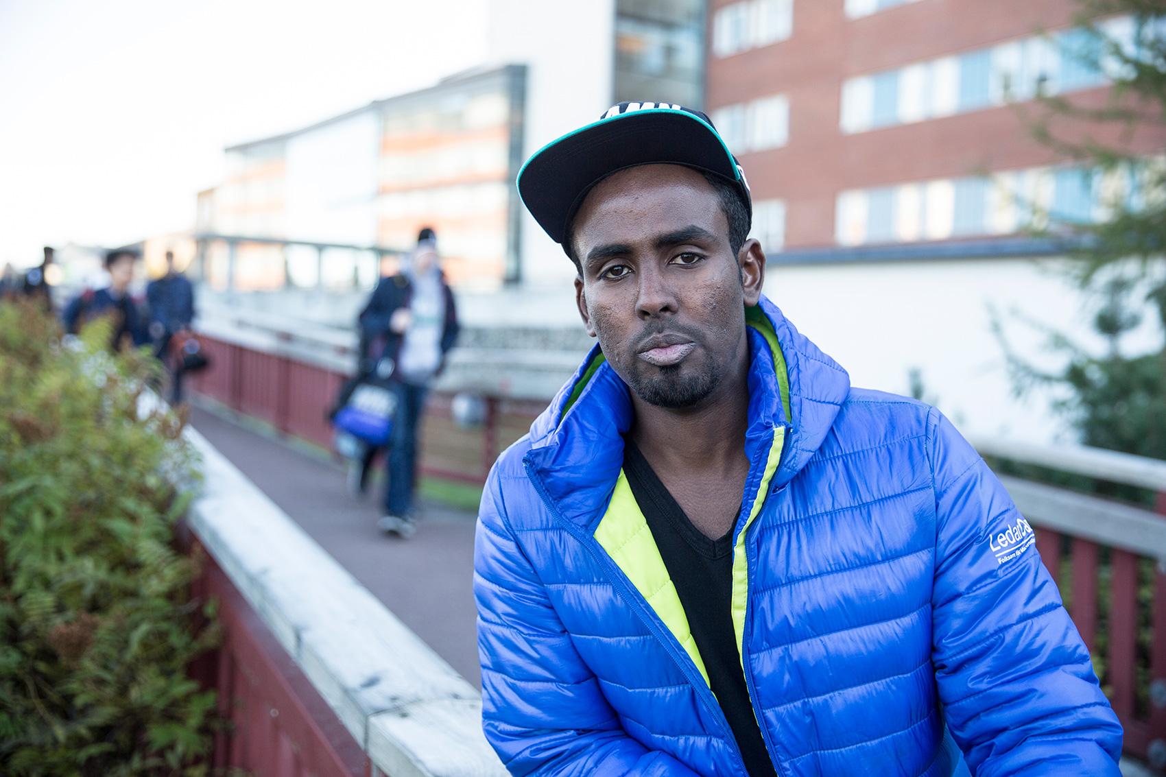 Mohamed Rage, 20, kom till Sverige från Somalia för tre år sedan. ”Det fanns droger och alkohol på alla de boenden jag placerades på”, säger han.