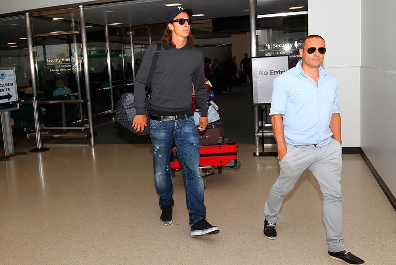 Zlatan anlände till Newarks flygplats i New Jersey i går kväll.