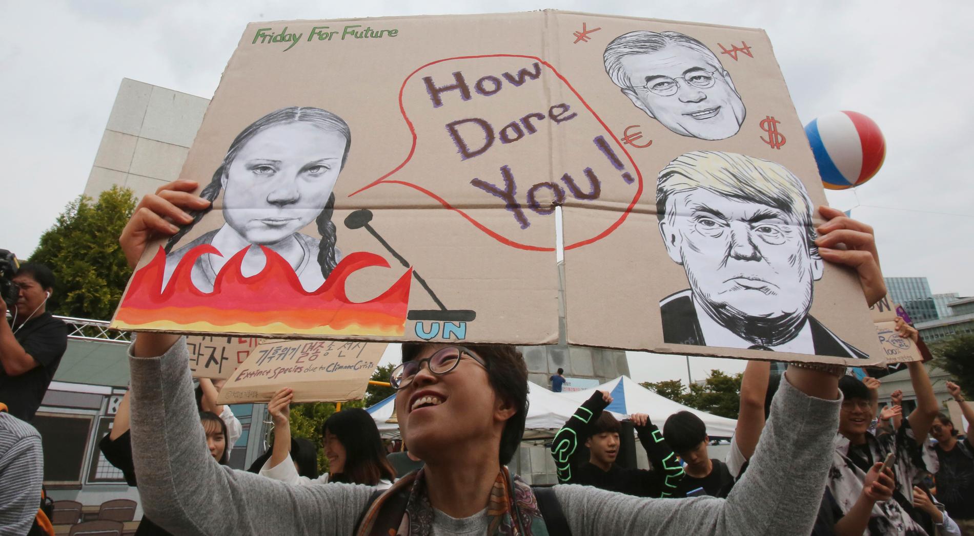 ”How dare you” syntes på många skyltar världen över under fredagens klimatdemonstration.