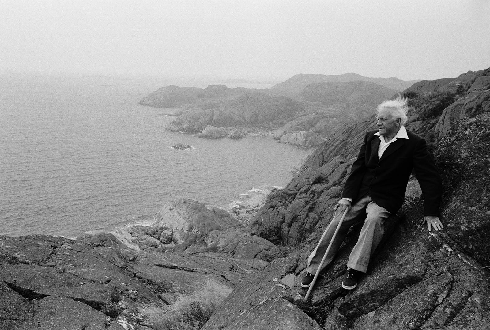 Författaren och nobelpristagaren Pär Lagerlvist fotograferad på Tjörn 1966.