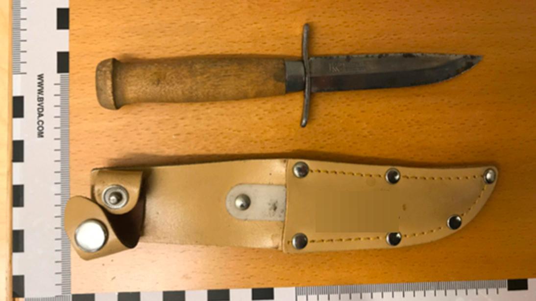 Polisen beslagtog kniven som kvinnan hade med sig till flerfamiljshuset i Uppsala. 