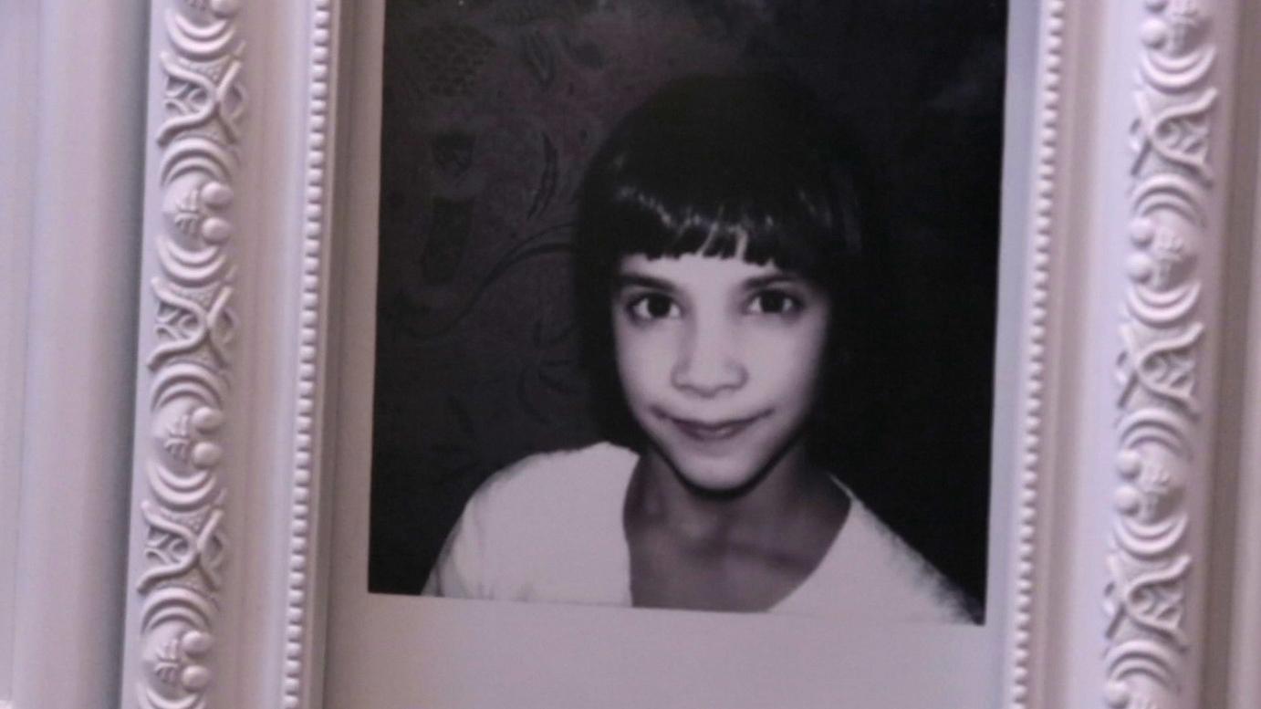 Ovanför Gita Rajans skrivbord på Wonsa hänger en bild på henne från när hon var 11 år. – Det här är min uppdragsgivare, säger Gita Rajan.  