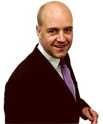 Sista hjälpen av Reinfeldt – privat försäkring, förmögenhet eller socialen.