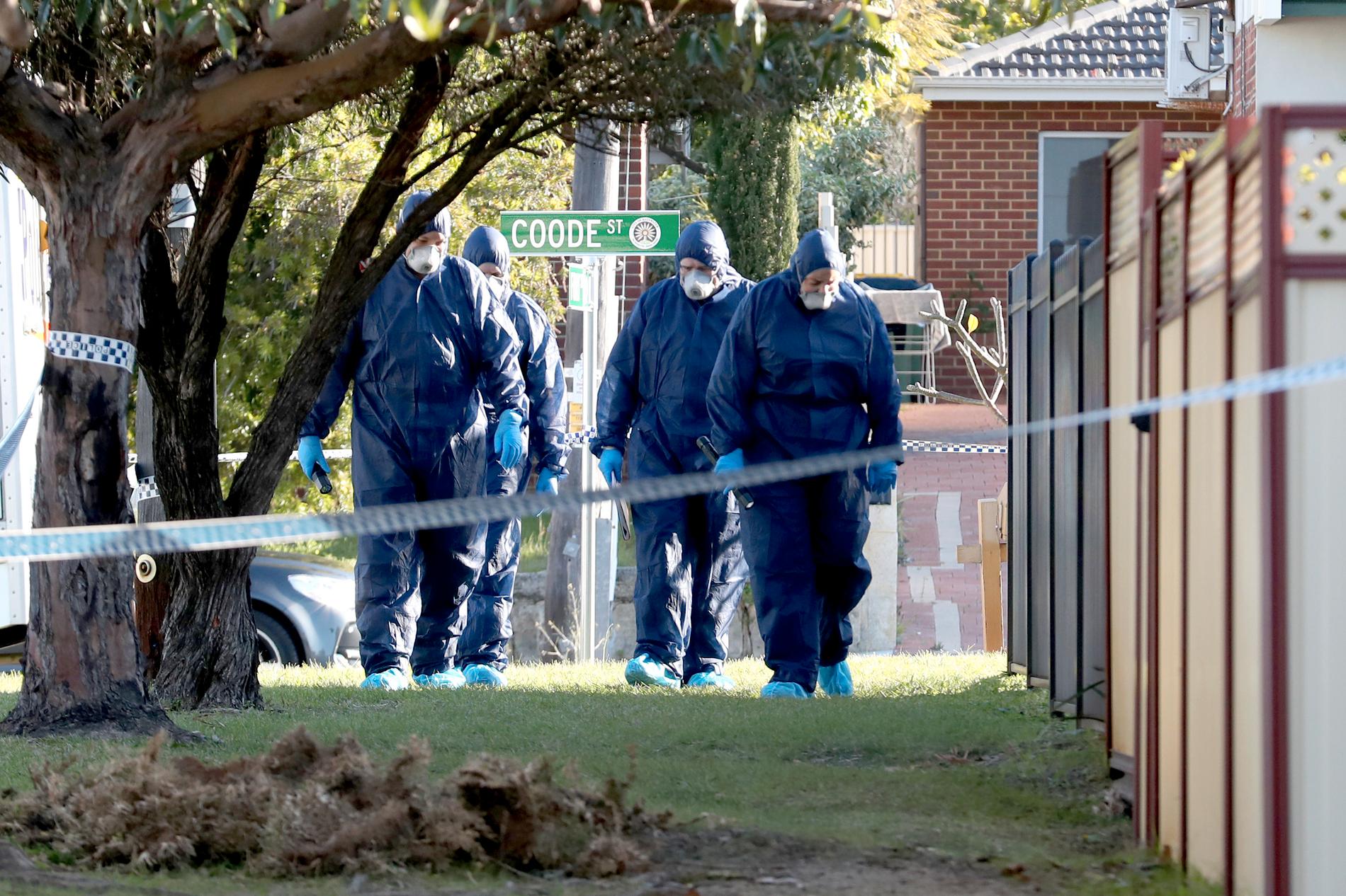 Fem människor hittades döda i huset i Perth.