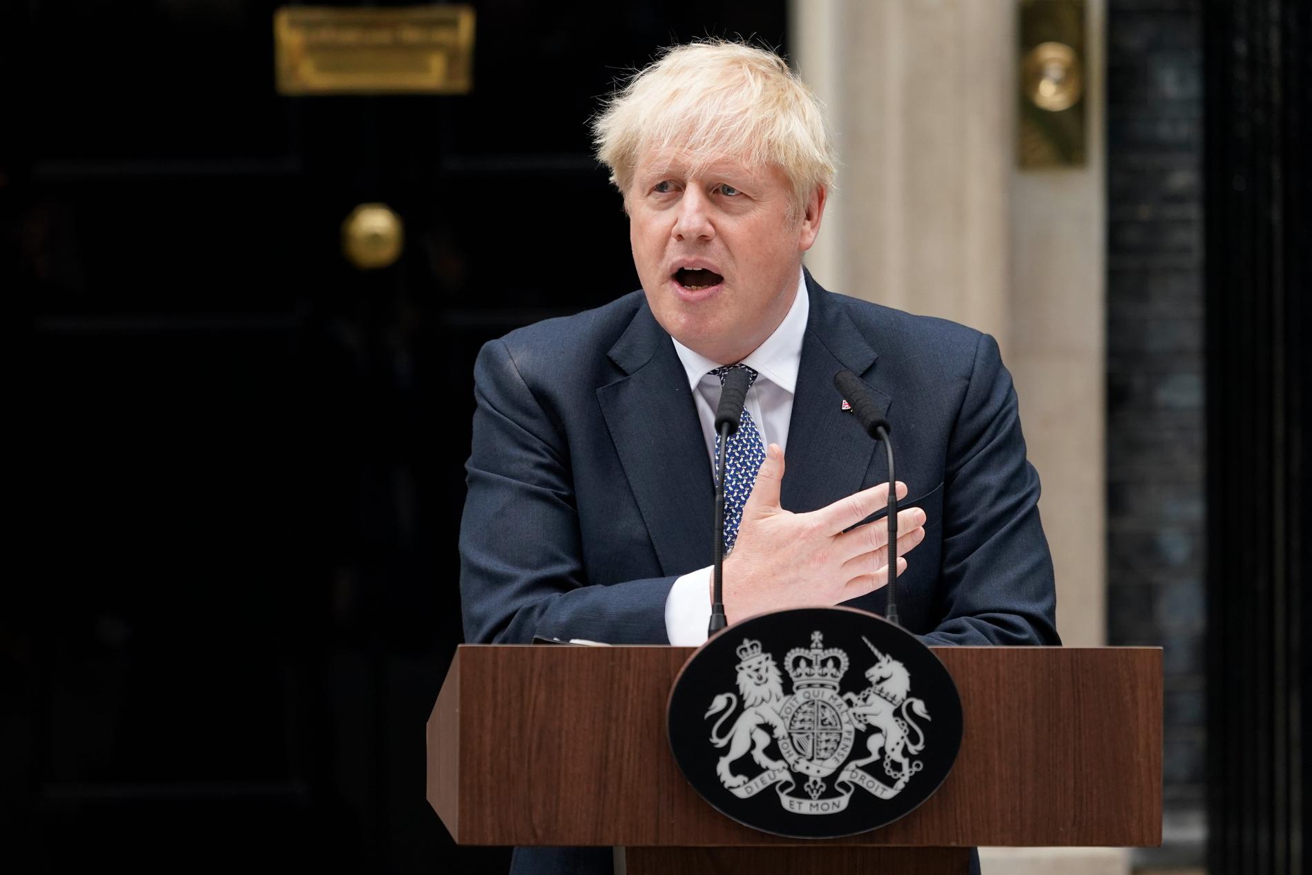Boris Johnson meddelade under en pressträff att han avgår.