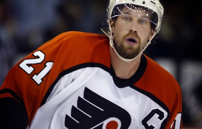 KAPTEN FORSBERG Inför säsongen 2006/07 utsågs Peter till kapten för Flyers.