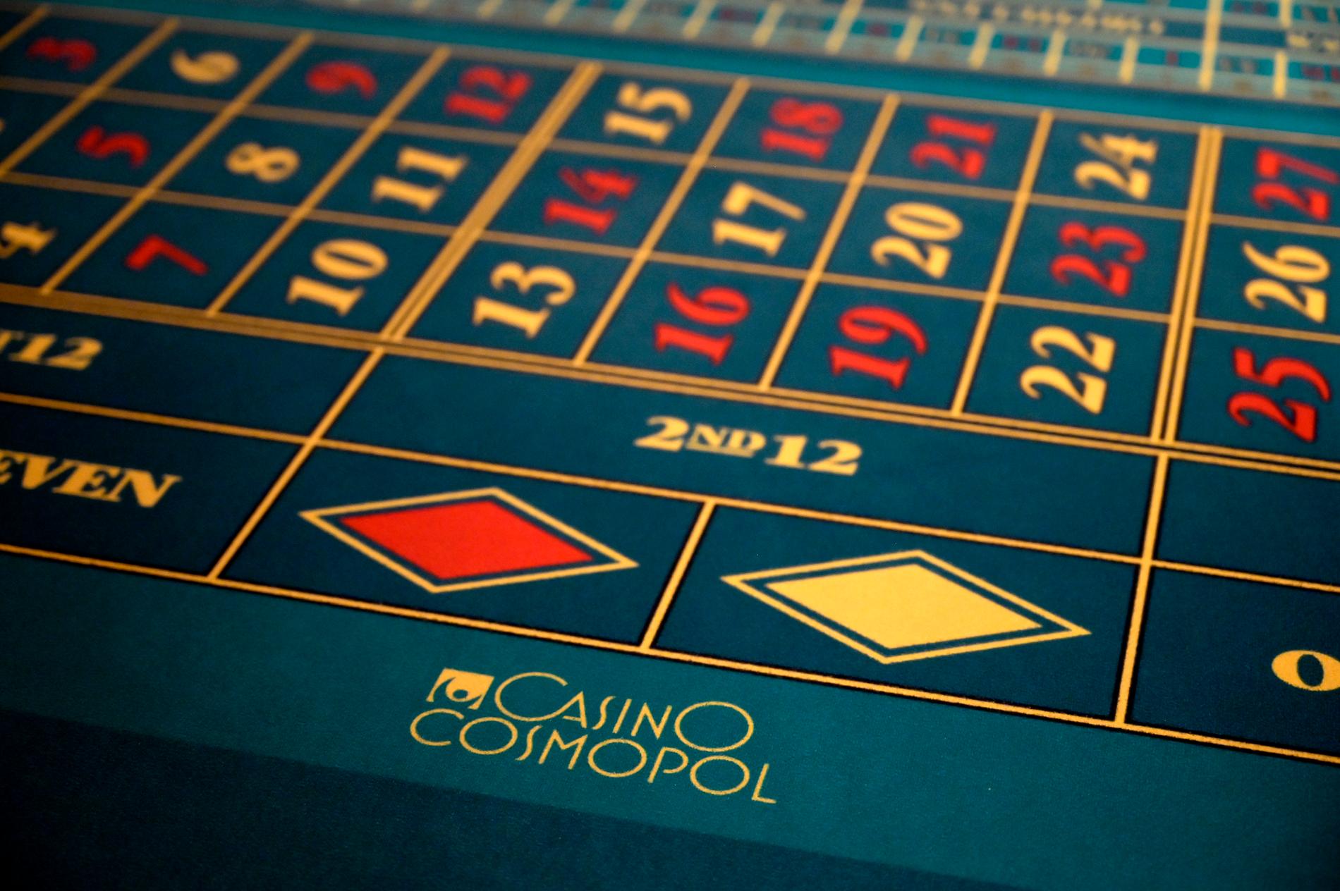 Spelandet på licensierade spel i Sverige minskade i fjol, bland annat hos statliga Casino Cosmopol. Arkivbild