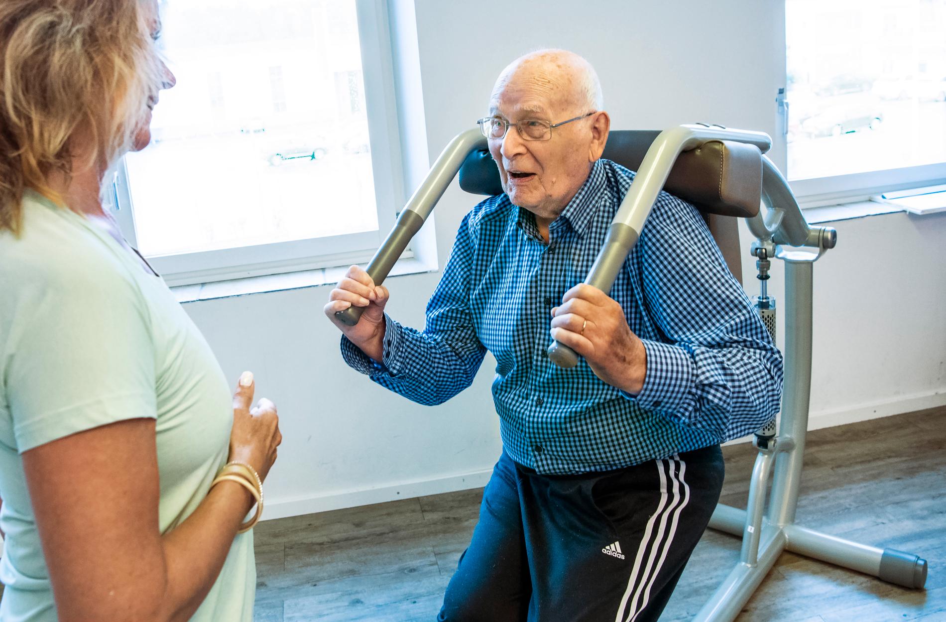 Rurik Kamb, 91 år, drabbades av en stroke för fyra år sedan. Året efter började han i träningsgruppen där han gjort stora framsteg.