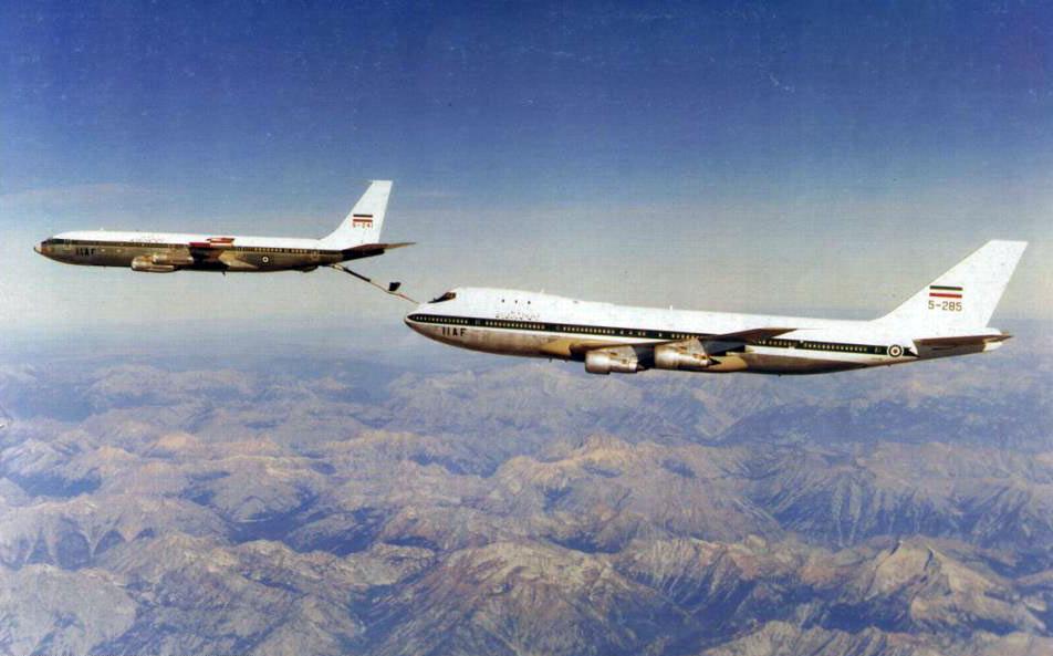 Lufttankning av civilflyg har testats tidigare. Här får en Boeing 747 jumbojet påfyllning från en Boeing 707 någon gång på 1970-talet.