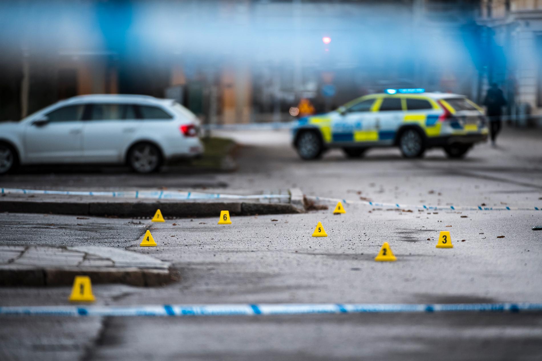 Två män dog efter en skottlossning utanför en nattklubb i Norrköping i början av december.