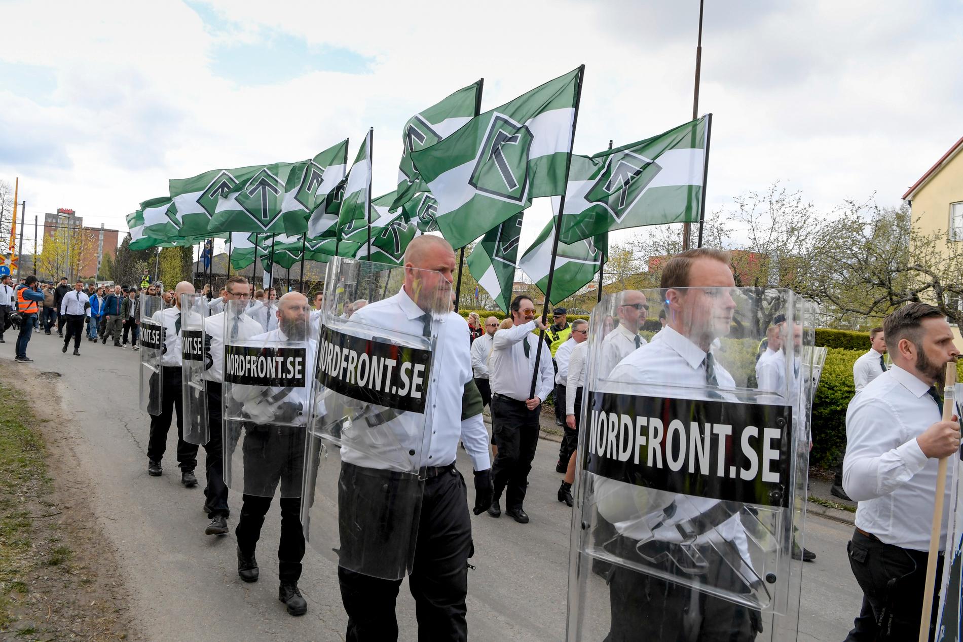 Den nazistiska organisationen Nordiska motståndsrörelsen (NMR) demonstrerar i Ludvika på första maj. Arkivbild.