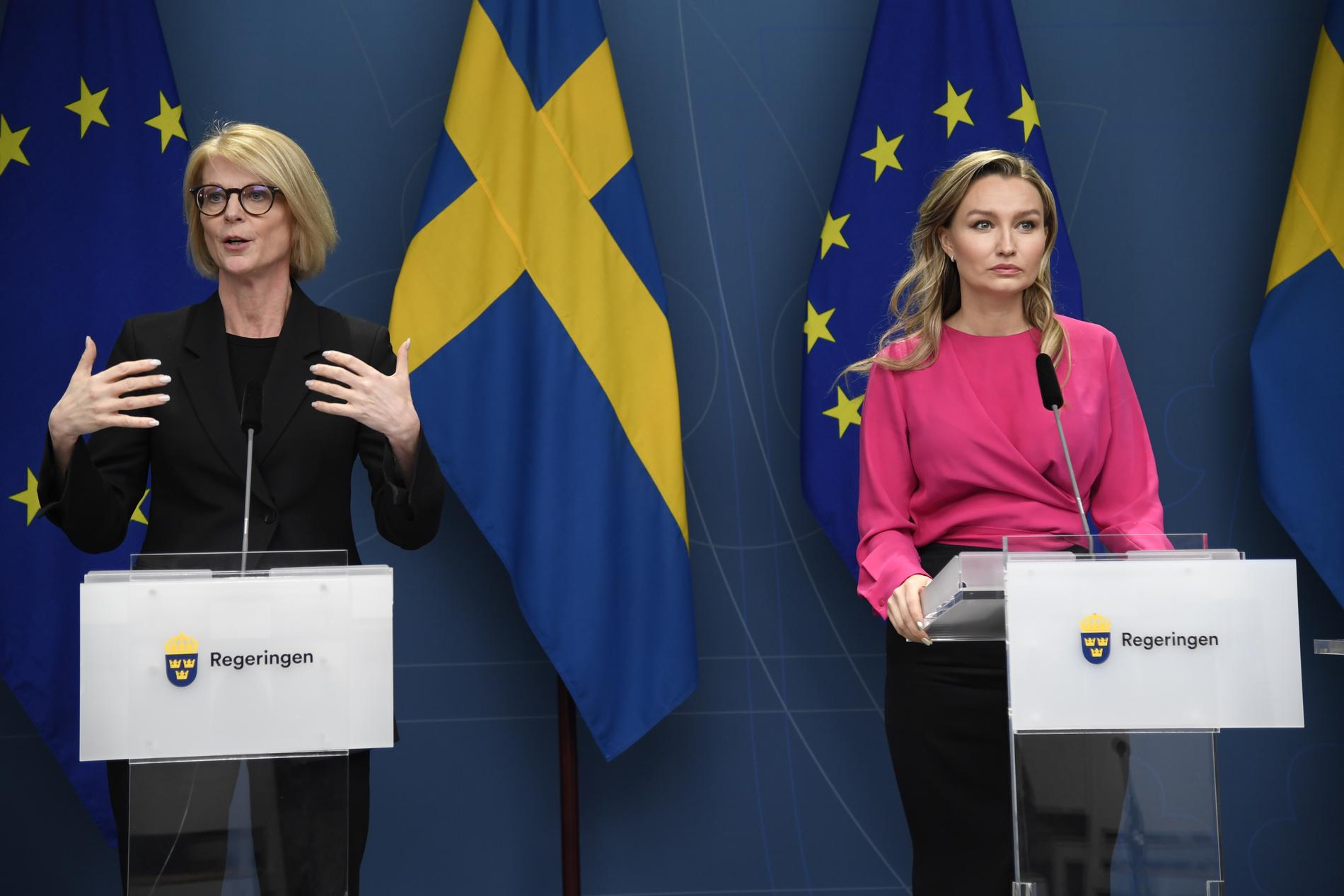 Elisabeth Svantesson (M) och Ebba Busch (KD) presenterar förslag om anstånd med företags skatteinbetalningar den 29 december 2022.