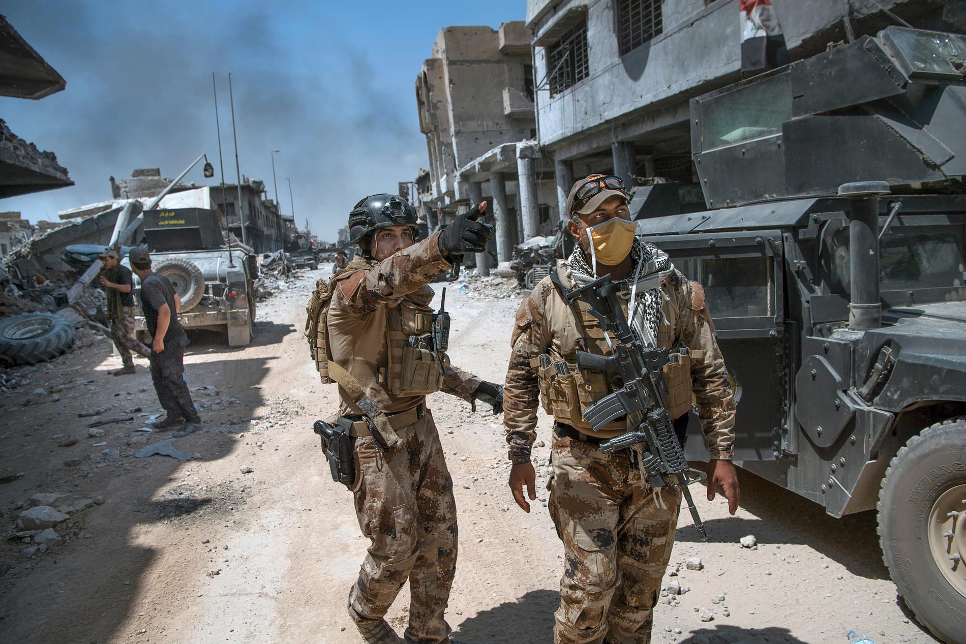 Slutstriden i Mosul utspelar sig i gamla stans trånga gränder där militärfordon har svårt att ta sig fram. Stora delar av striderna sker nu man mot man.