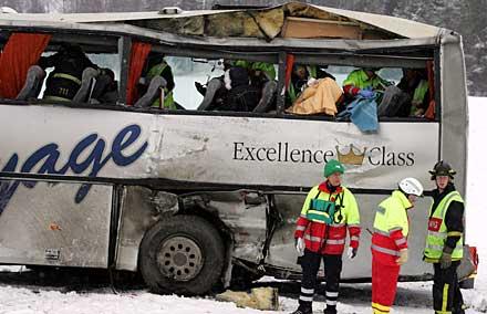 En svår busskrasch inträffade utanför Gagnef i Dalarna vid lunchtid på torsdagen.