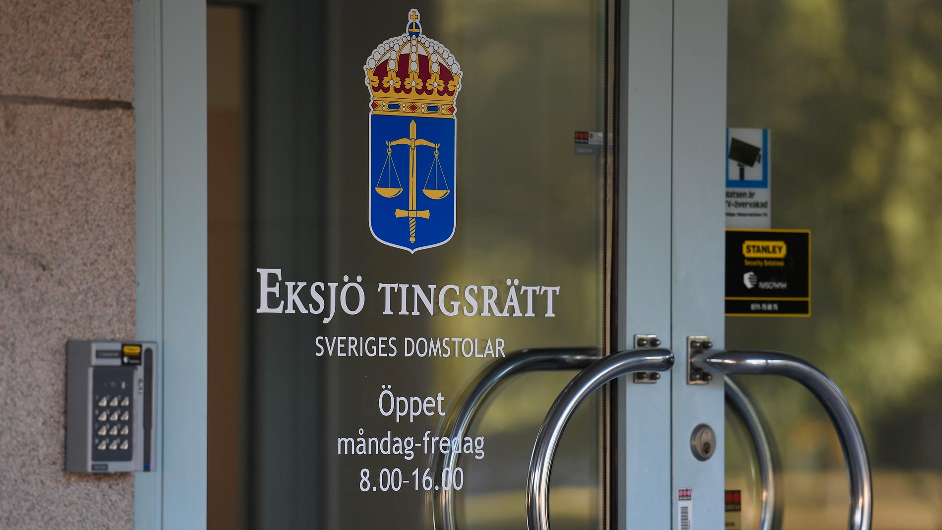 Tre män åtalas vid Eksjö tingsrätt efter två stora beslag av sprängämnen på olika platser i Småland i höstas. Arkivbild.
