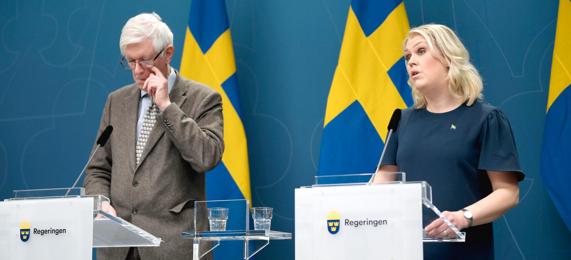 Folkhälsomyndighetens generaldirektör Johan Carlson och socialminister Lena Hallengren (S).