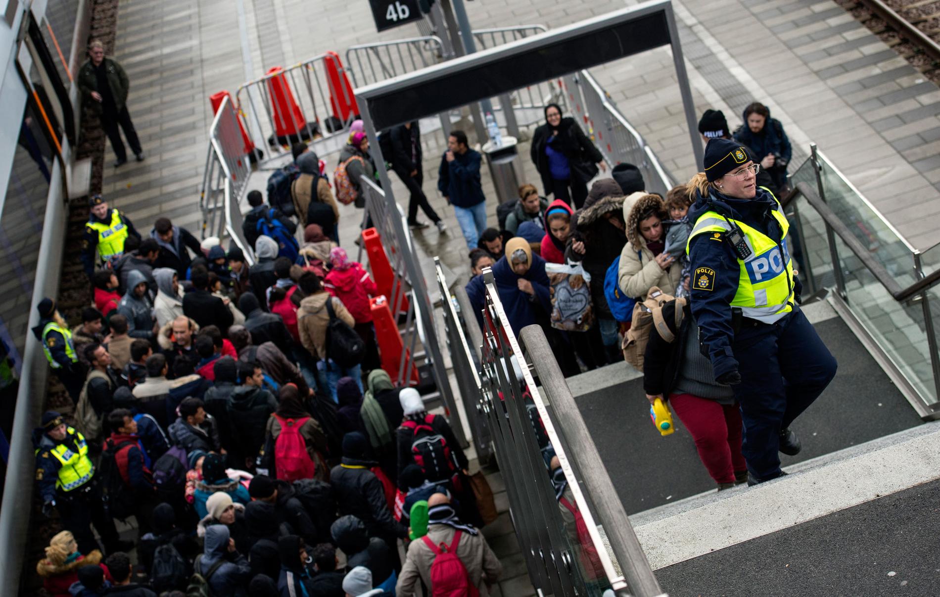 Den nya skärpta asyllagstiftningen i Sverige som infördes under sommaren gör att många människor tar tillbaka sin ansökan om asyl.