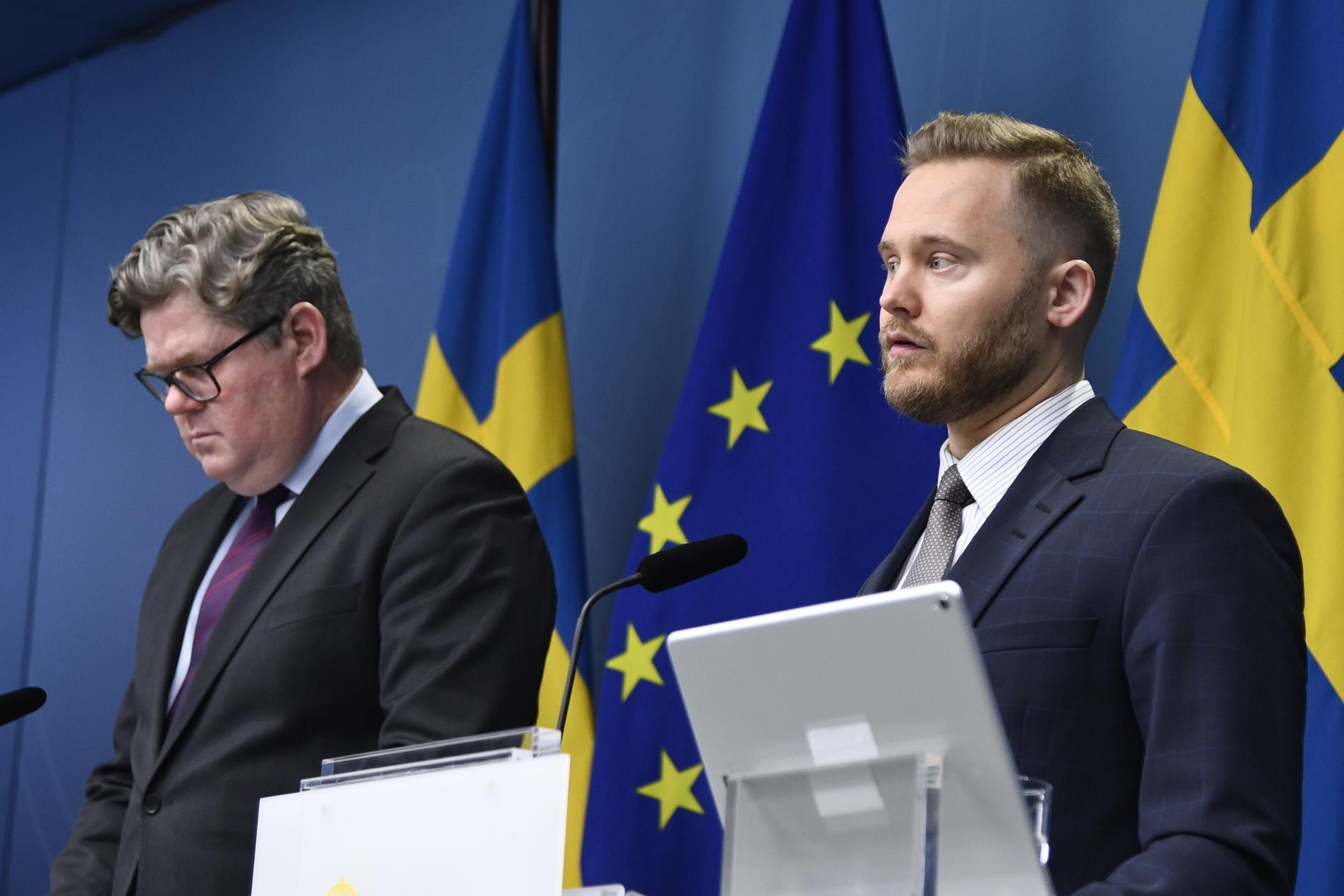 Gunnar Strömmer (M) och Henrik Vinge (SD) under torsdagens pressträff.