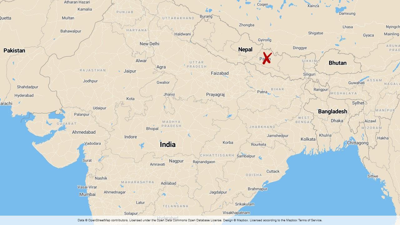 Minst 14 människor har omkommit i en busskrasch i Nepal.
