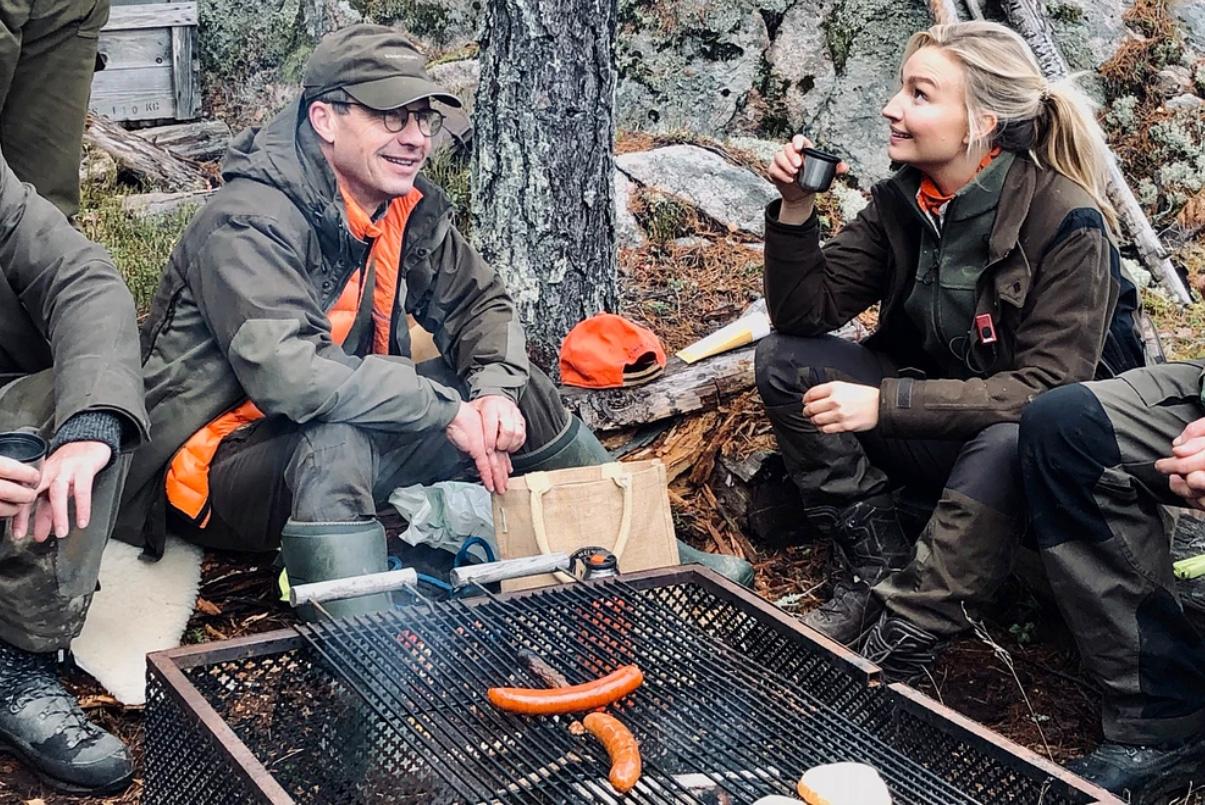 Både Ulf Kristersson och Ebba Busch har visat ett yrvaket intresse för jakt och svensk landsbygd inför valet i höst.
