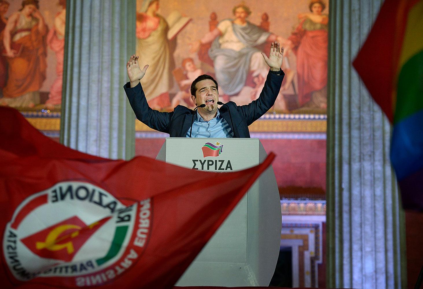 Syrizas partiledare Alexis Tsipras håller sitt segertal.