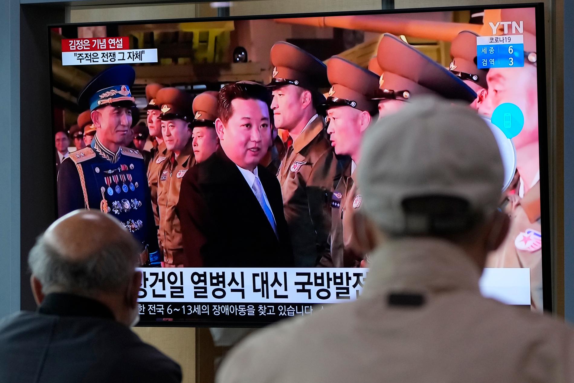 Nordkoreas diktator på en tv-skärm i Seoul, Sydkorea.