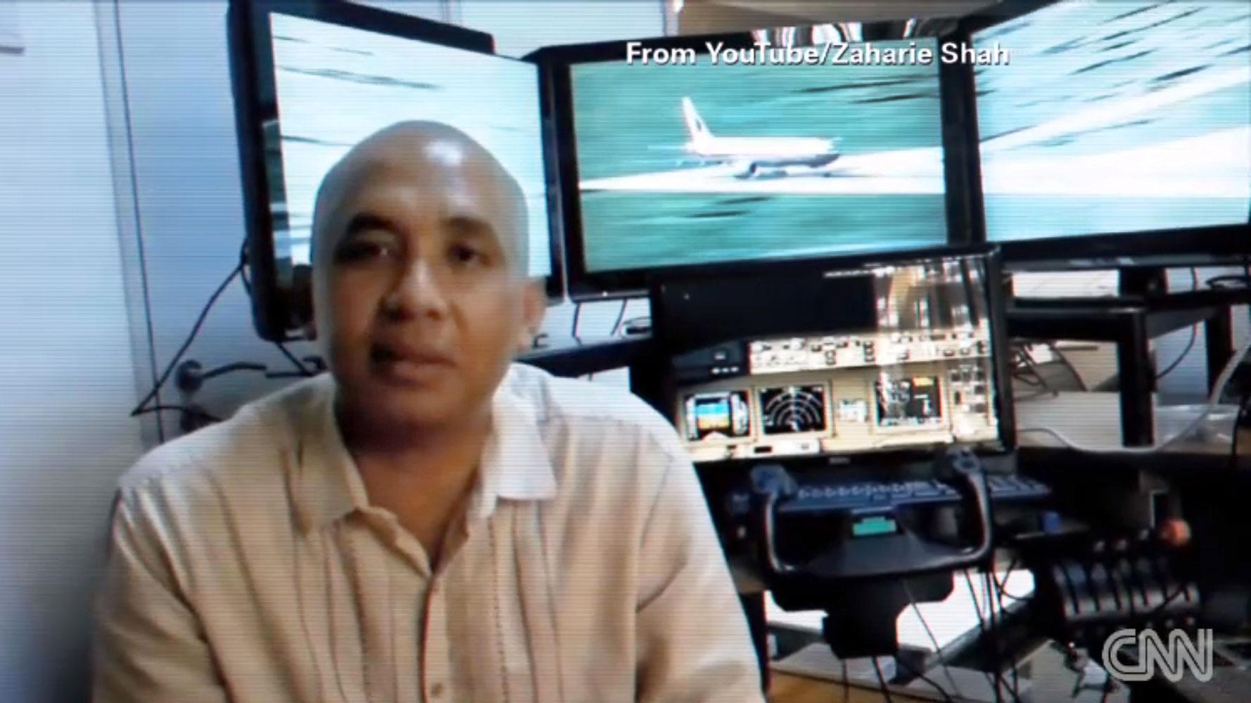 Piloten Zaharie Ahmad Shah vid sin flygsimulator.