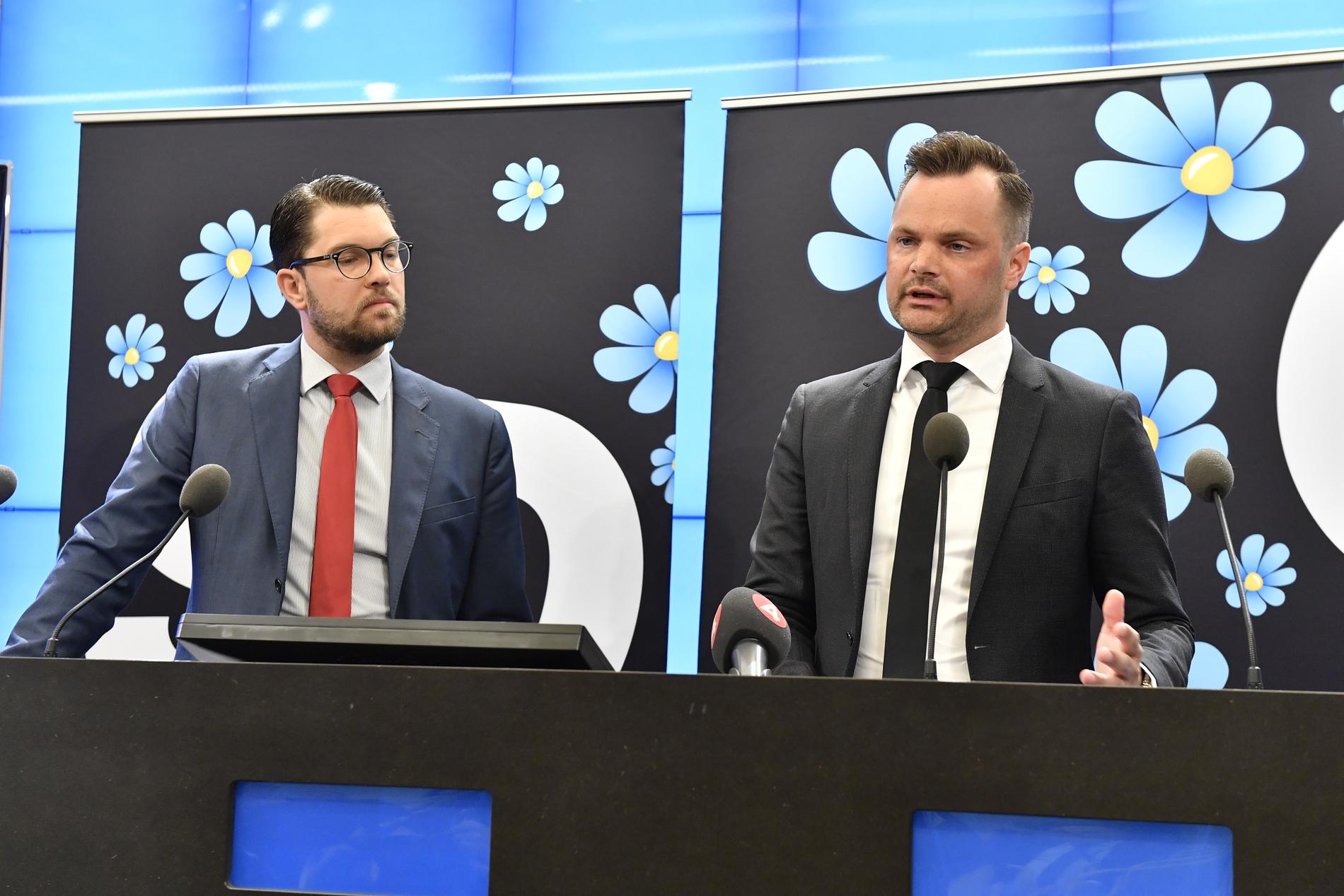 Sverigedemokraternas partiledare Jimmy Åkesson och Adam Marttinen (SD) presenterade partiets polisprogram på en pressträff i riksdagen.